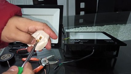 Cómo conectar Reflector Led