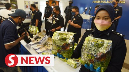 下载视频: Penang cops foil drug trafficking bid via sea route, meth stash worth nearly RM700,000 seized