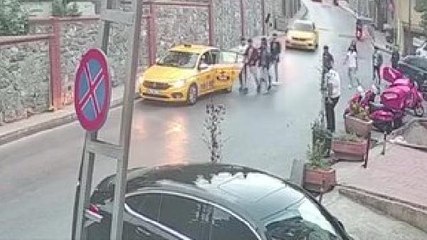 BEYOĞLU'NDA ŞİKAYETİNİ GERİ ÇEK DAYAĞI