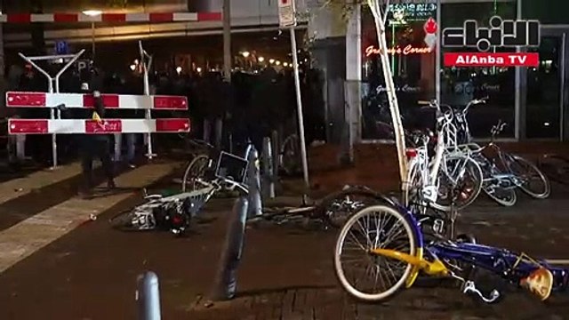 مواجهات بين الشرطة الهولندية ومتظاهرين يحتجون على إعادة فرض قيود صحية