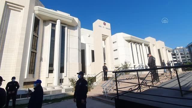 BALIKESİR - Polis memurunun şehit edilmesine ilişkin yakalanan 12 zanlı adliyede