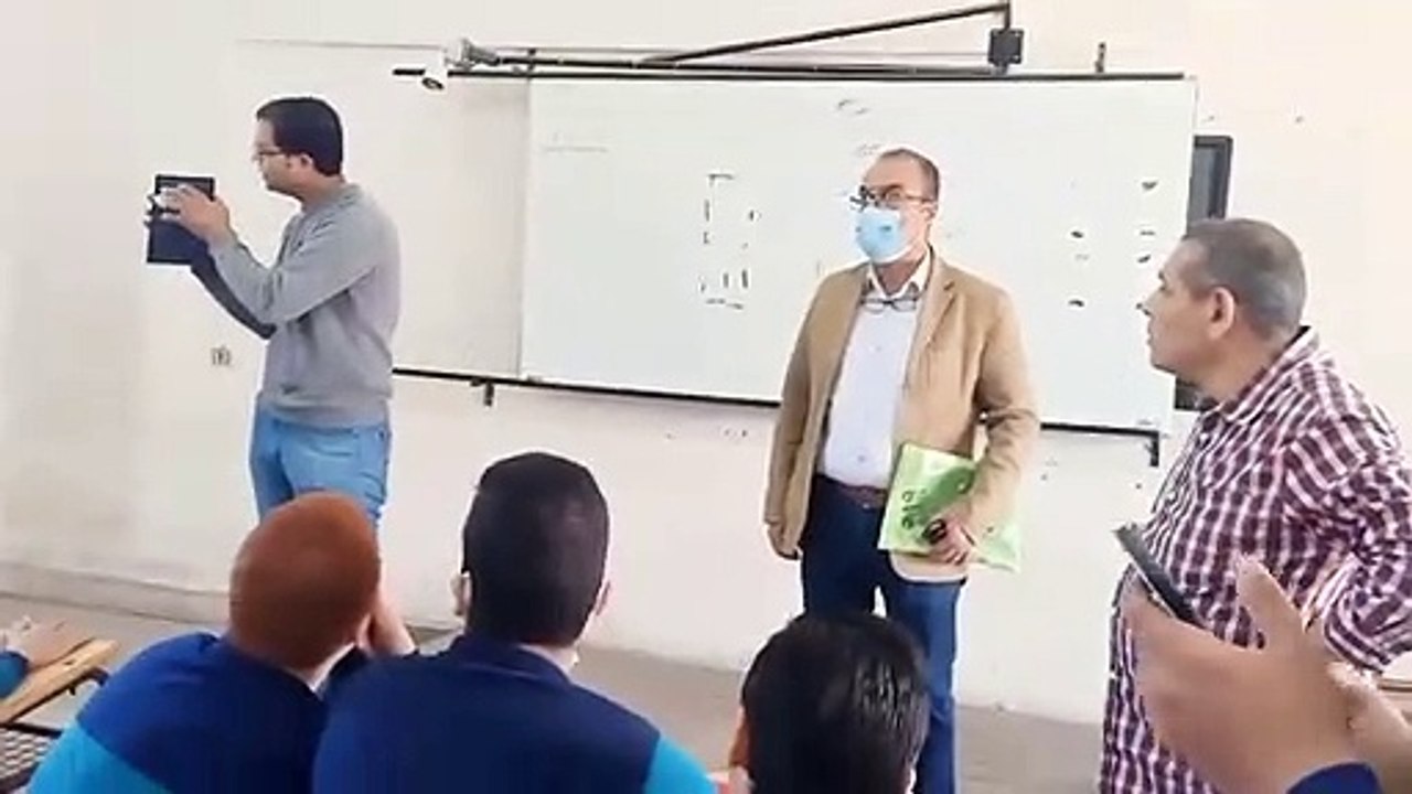 المدارس توجه إرشادات لطلاب الصف الأول الثانوى للتعامل مع التابلت