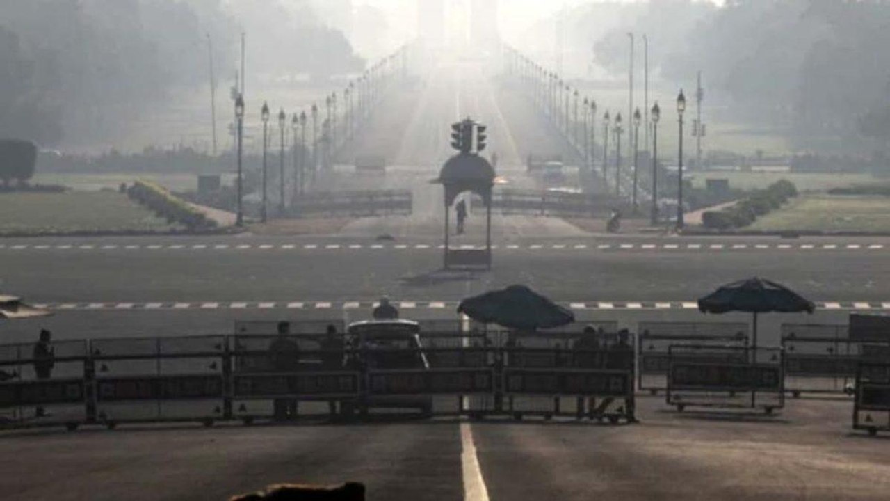 AQI at dangerous level in Delhi, above 700 in N...