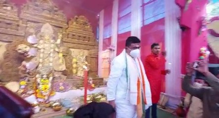 নন্দীগ্রামে জগদ্ধাত্রী পুজোর অনুষ্ঠানে সাধারণ মানুষের শুভেচ্ছা বিনিময়ে শুভেন্দু অধিকারী