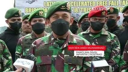 Aksi Brigif Para Raider 18 Lakukan Latihan Terjun Bebas