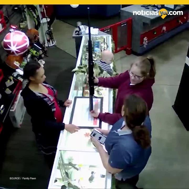 Manager salva a beb de cada mientras madre compraba un arma