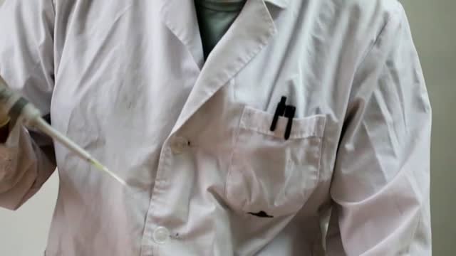 China presenta la primera vacuna inhalable del mundo contra la COVID-19