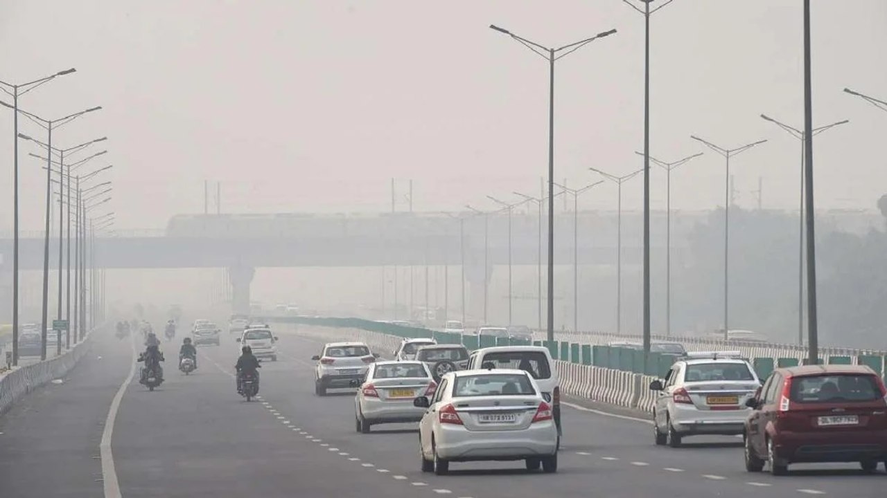 Pollution attack on Delhi, Know what is your ci...