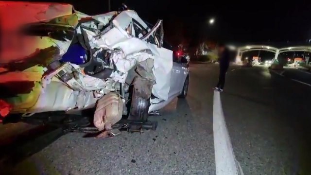 연료 떨어져 멈춰선 차량 들이받아 3명 부상 / YTN