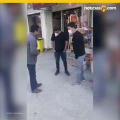 Nuevo saludo con los pies para protegerse del coronavirus.mp4