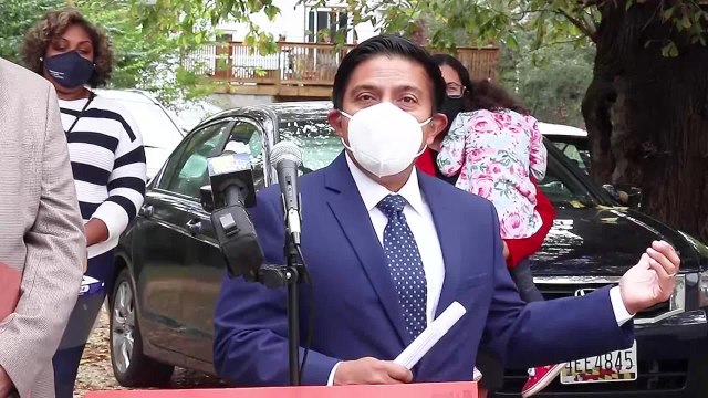 Salvadore%c3%b1o en peligro de deportaci%c3%b3n tras conducir con el tel%c3%a9fono en la mano.