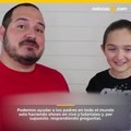 Padre soltero enseña a 'otros papás' a peinar a sus hijas