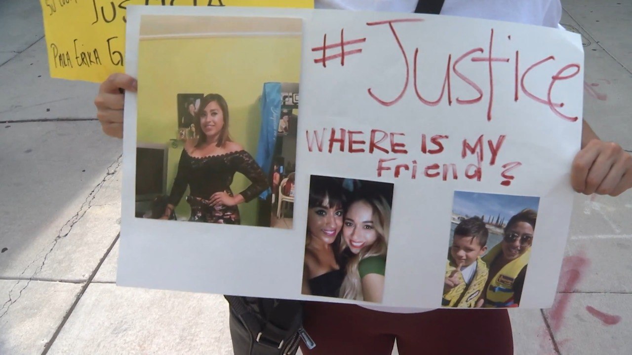 10PM PROTESTA ERIKA PKG