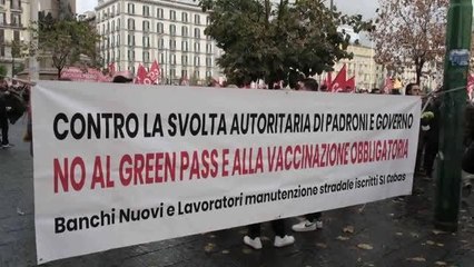 Napoli'de işsizlik ve işten çıkarmalara karşı gösteri düzenlendi