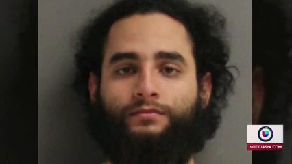 VIDEO: Hombre hispano se masturba al frente de dos mujeres de Deltona