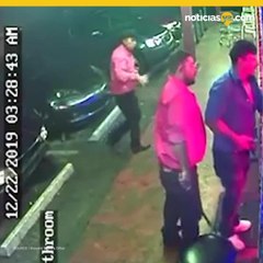 Hombres de Florida regresan con pistola y machete tras ser sacados de restaurante