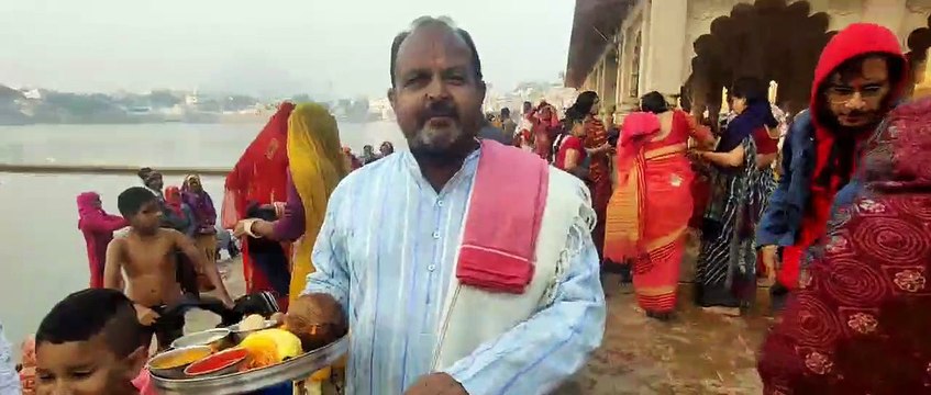 kartik Ekadashi 2021: कार्तिक एकादशी पर श्रद्धालुओं ने पुष्कर सरोवर में स्नान