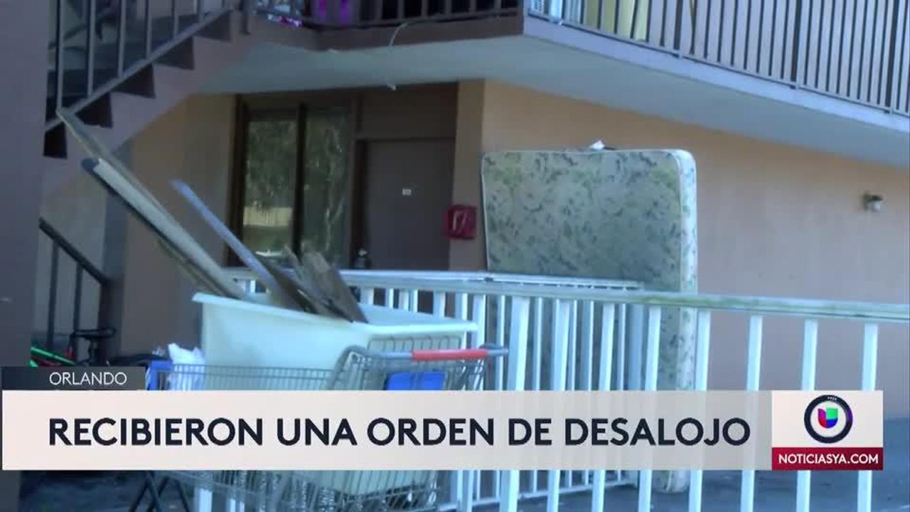 "Sin luz, sin agua, ¿donde vamos a coger?" familias hispanas en la calle