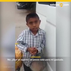 VIDEO: Se quedó huérfano y vende chicharrones para pagar sus útiles