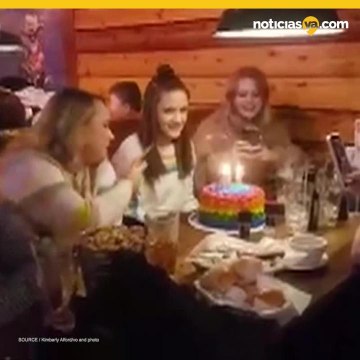 Escuela cristiana expulsa a jovencita por usar sueter de arcoiris