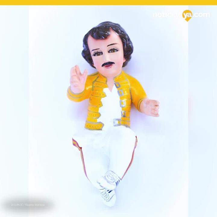 Venden en Mxico a nios Dios vestidos de personajes famosos