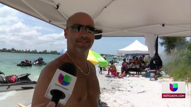 Playas repletas a pesar de la bacteria come carne