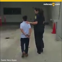 Arrestan a menor por golpear a una maestra