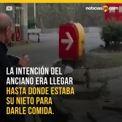 Abuelo camina casi 40 millas para llevarle comida a su nieto.mp4
