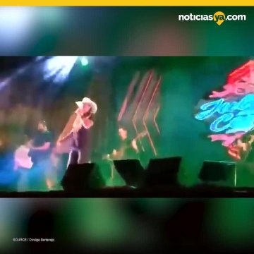Muere cantante en pleno concierto en v%c3%adspera de A%c3%b1o nuevo.mp4