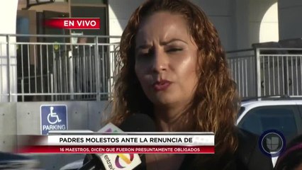 Padres protestan por renuncia obligada de 16 maestros en San Diego
