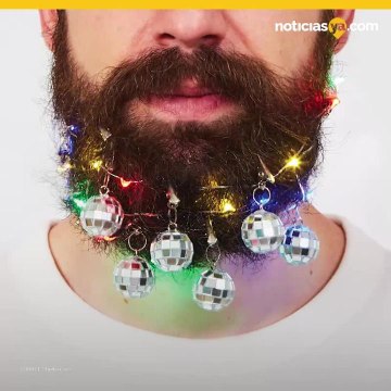 La nueva tendencia navideña: luces y esferas para adornar la barba