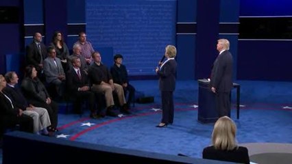 Archivo: Trump \"persigue\" a Hillary durante debate