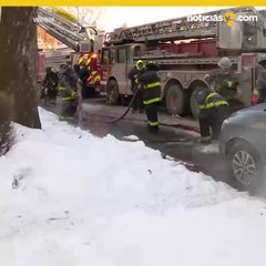 As se preparan los bomberos para trabajar bajo el intenso fro en Illinois