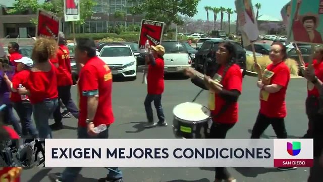 Trabajadores de limpieza se manifiestan en San Diego por mejores condiciones laborales