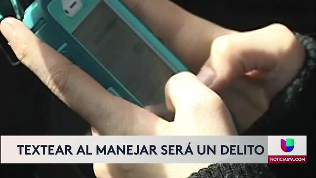 Nueva ley para personas que usan el teléfono al conducir