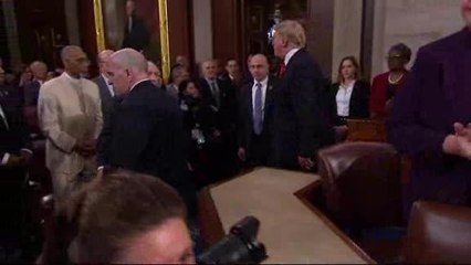 WM16x9N_PO-140TU_SOTU_TRUMP SHAKES PELOSI_S HAND_ WALKS OFF_CNNA-ST1-1000000005025441_201_0W.wmv