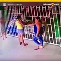 Abuela golpea a nieta Colombia.mp4