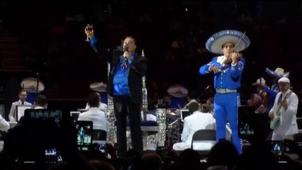 Fanáticos de Denver lamentan muerte de Juan Gabriel