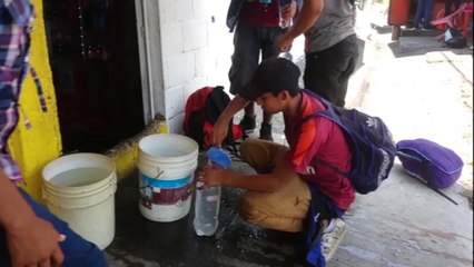 BHDN_IN-04TU_MEXICO_ AT LEAST 2_000 MIGRANTS EN ROUTE TO US B_CNNA-ST1-10000000051fe94e_174_0.mp4