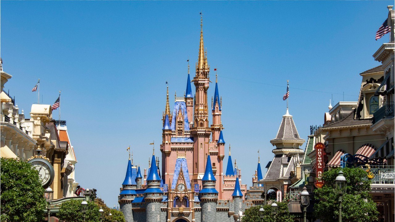 Face à la pénurie de main-d'œuvre, Disney offre des primes de 1.000 dollars à certains candidatsFace à la pénurie de main-d'œuvre, Disney offre des primes de 1.000 dollars à certains candidats