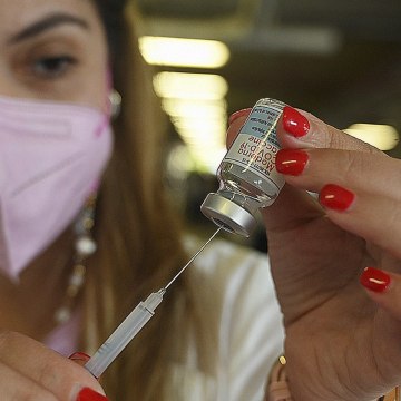 Le vaccin Moderna mieux que le Pfizer contre le variant Delta ? - Facebook)