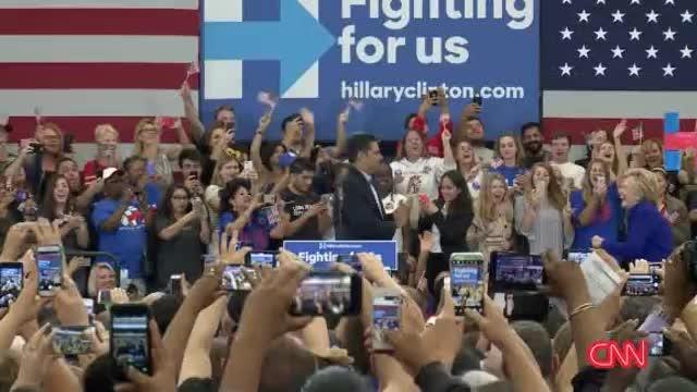 Archivo: Hillary Clinton divulga su declaración de impuestos