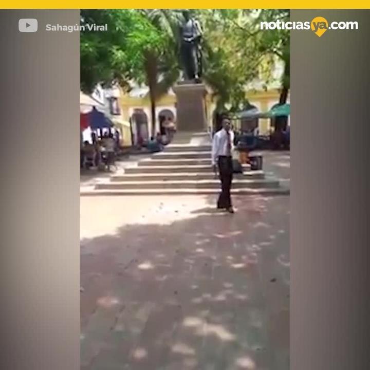 Pastor destruye imagen de la Virgen del Carmen y causa indignacin