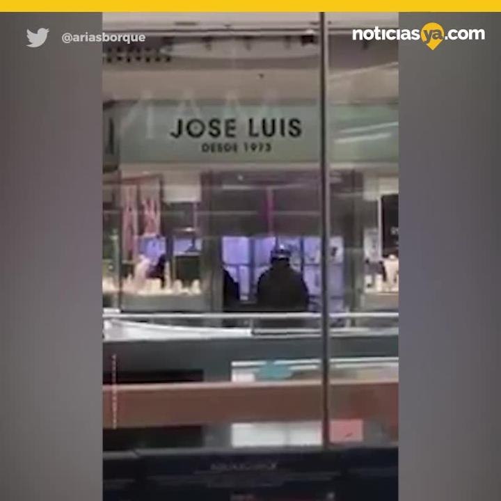 Asalto \"de pelcula\": encapuchados atracan joyera a plena luz