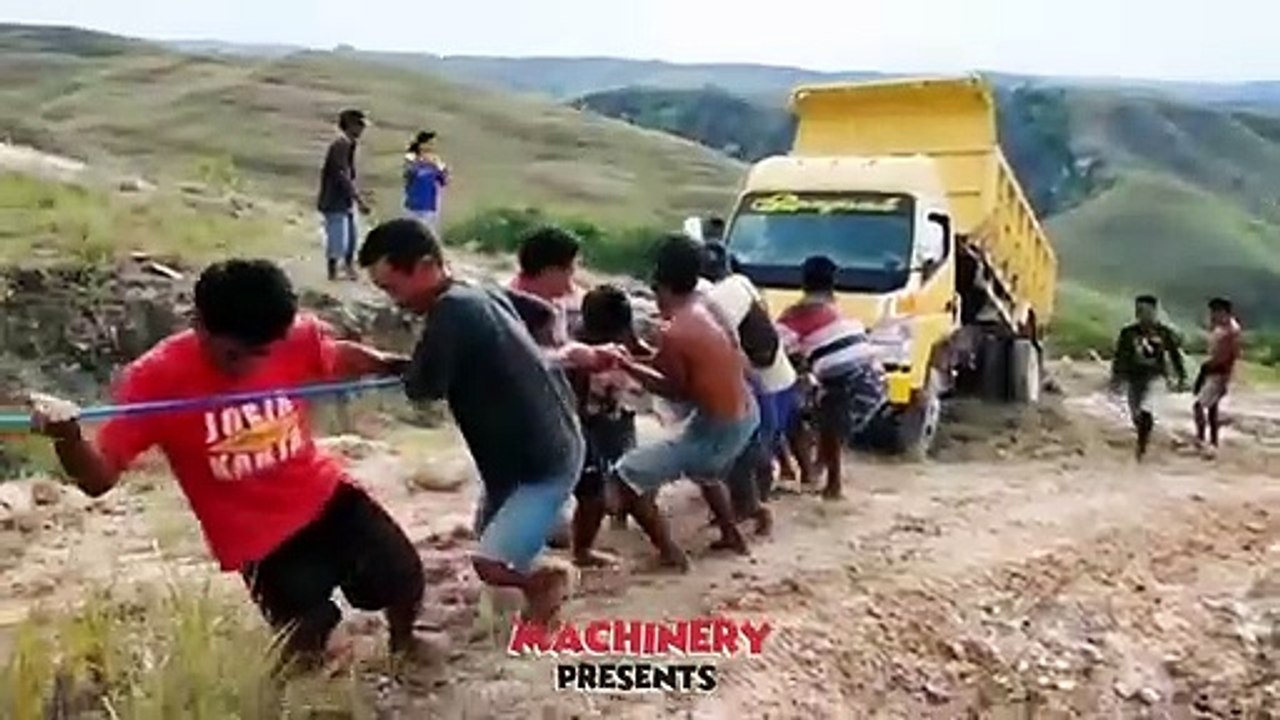 Top 10 Extreme Dangerous Idiots Truck Fails Compilation 2021 !