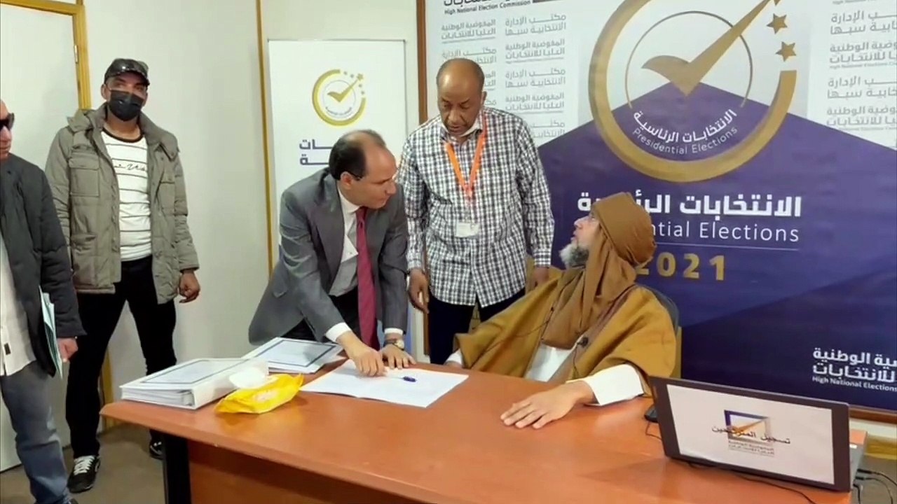 سيف الإسلام القذافى يتقدم بأوراق ترشحه لانتخابات الرئاسة الليبية