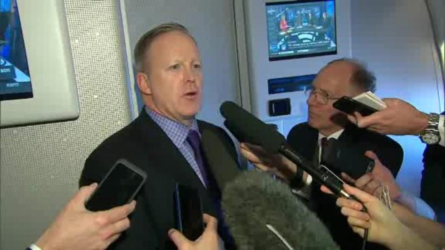 Spicer: Trump quiere un impuesto de 20% a importaciones de México