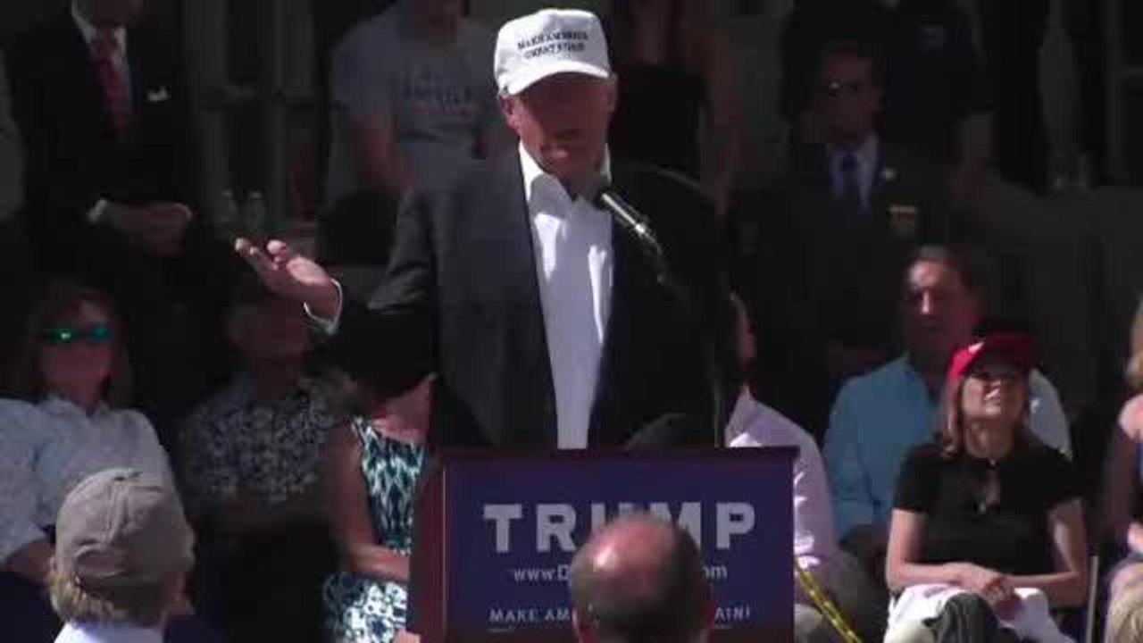 Donald Trump se burla de los mexicanos