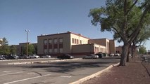 Padres de familia provocan tiroteo afuera de escuela preparatoria en Albuquerque