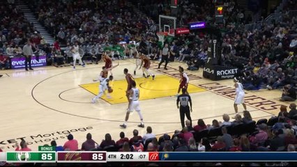 Télécharger la video: Cavs and Mobley stage comeback to down Celtics